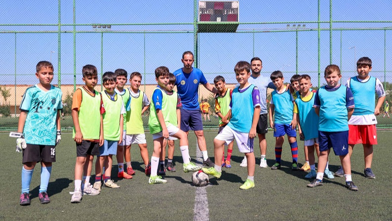 Buca’nın Minik Kramponları Sahada