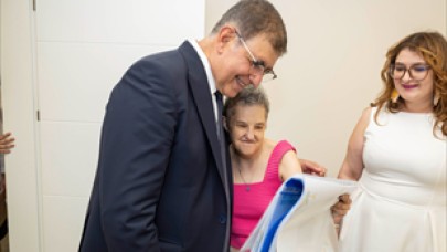 Başkan Tugay’dan Engelli Merkezine Anlamlı Ziyaret