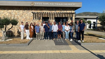 Şeftali Üreticilerine Efes Tarlası'nda Eğitim