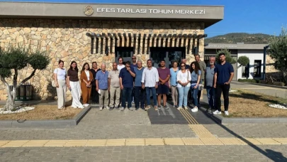 Şeftali Üreticilerine Efes Tarlası'nda Eğitim