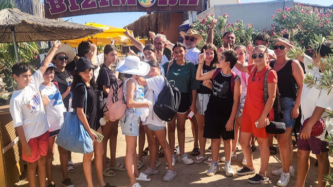 Güzelbahçe’de Çocuklara Yaz Kampı Hediyesi