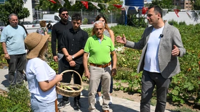 Bornova’da Kent Bostanlarında Hasat Sevinci