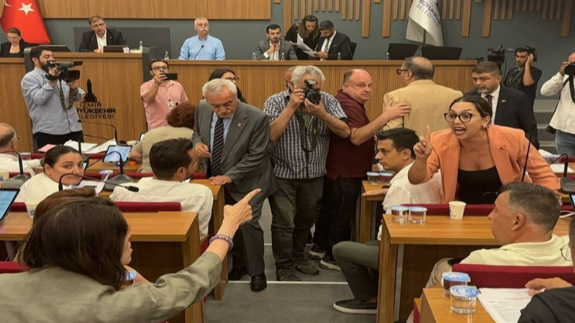 İzmir Meclisi’nde Gergin Anlar!