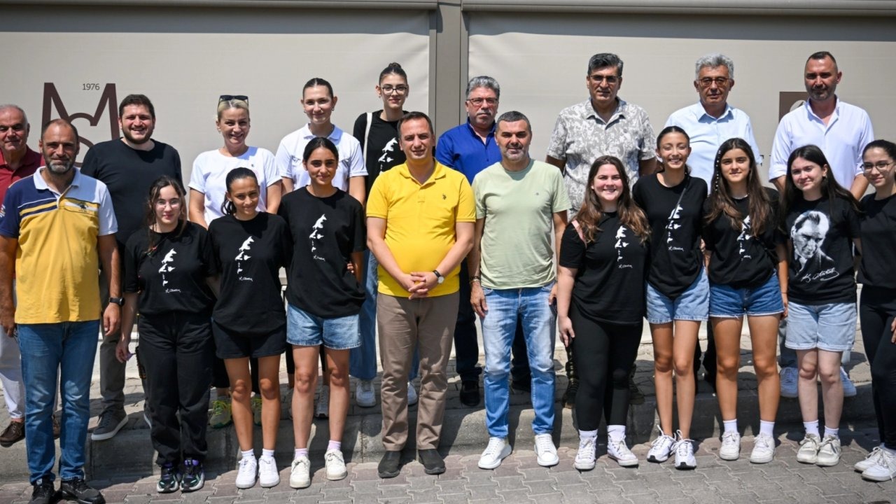 Bornova’nın Sultanları Set Vermeden Zirvede!