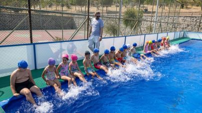 Mahalleye Havuz Kuruldu, Çocuklar Sevince Boğuldu