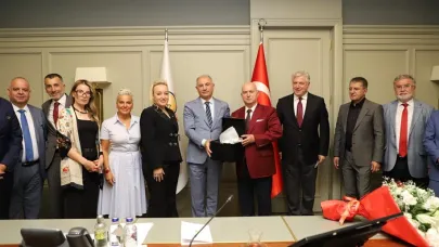 Demokratlardan İlk Ziyaret İktidara