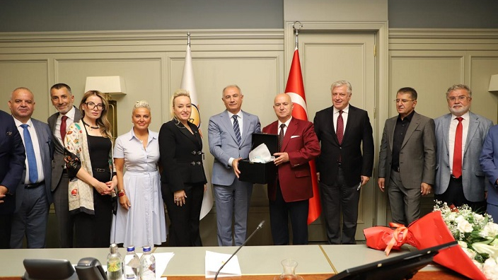 Demokratlardan İlk Ziyaret İktidara