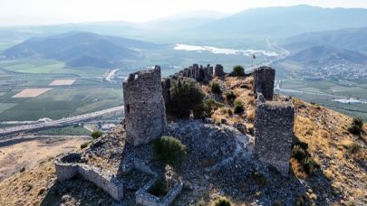 Selçuk'ta Tarihi Keçi Kalesi Ziyaretçilerini Bekliyor