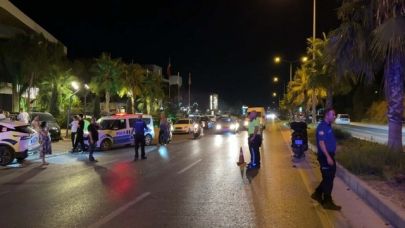 Yolun karşısına geçerken canından oldu