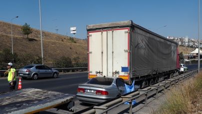 Otomobil Tıra Çarptı, 1 Ölü 1 Yaralı