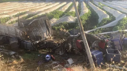 Manisa'da devrilen tırın sürücüsü hayatını kaybetti