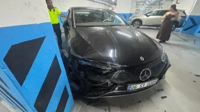 Valenin Çarptığı Lüks Araç Pert Oldu