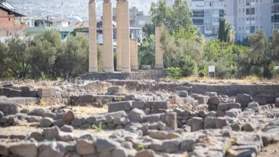 Başkan Tugay’dan Smyrna Kazılarına Ziyaret