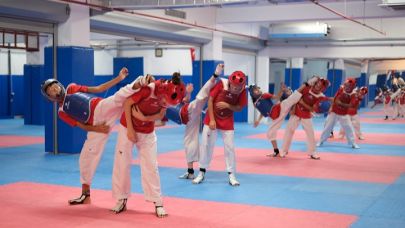 Bayraklı’da Yaz Sporuna Yoğun İlgi