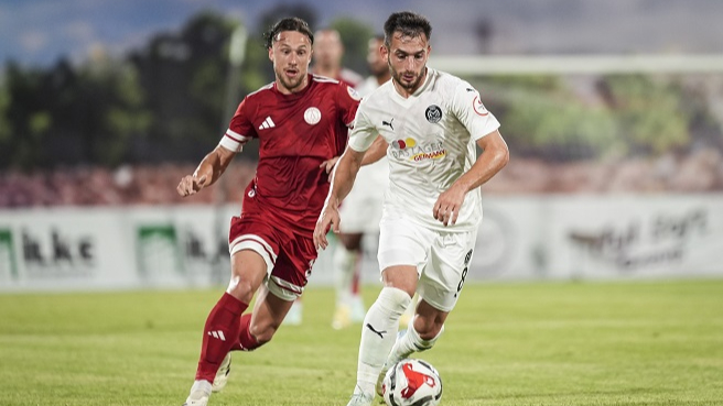 Ümraniyespor 10 kişiyle güldü