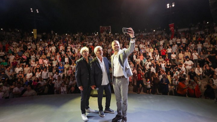 Buca’da Zeki & Metin Sahnesi Yeniden Perde Dedi