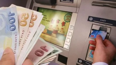 ATM’ler Kartı Neden Paradan Önce Veriyor? İşte Bilmeniz Gerekenler