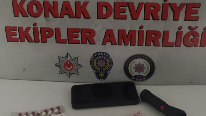 İzmir’de Uyuşturucu Operasyonunda 2 Kişi Tutuklandı