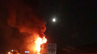 Afyonkarahisar’da Seyir Halindeki Tır Alevlere Teslim Oldu