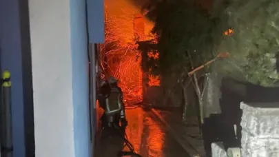 Dikili Çandarlı’da Gece Yarısı Yangın Alarmı