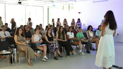 Lâl Denizli, Gençlerle Geleceğe Yolculuk Başlattı