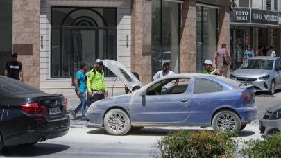 Konak’ta Seyir Halindeki Otomobil Yandı