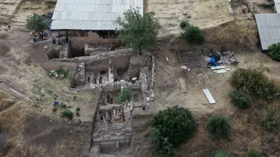 Sardes’te 2 Bin 800 Yıllık Lidya Sarayı Gün Yüzüne Çıktı