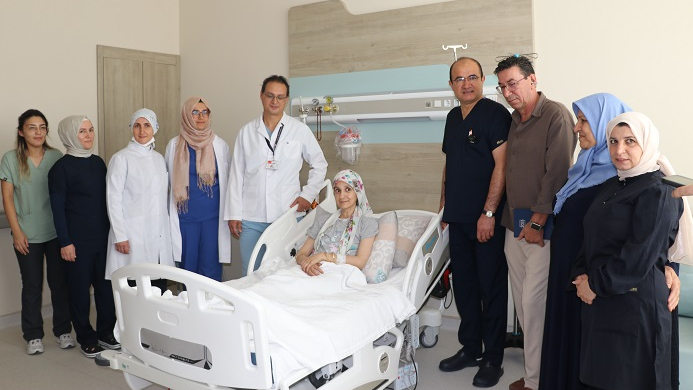 Yemek borusu yanan genç anne sağlığına kavuştu