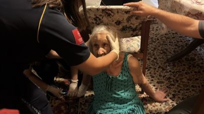 Kütahya’da düşen yaşlı kadın kurtarıldı