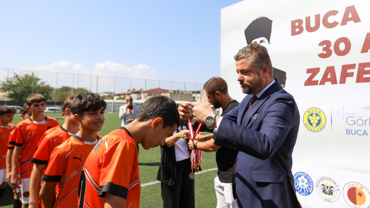 Buca’da Genç Futbolcular Zafer Kupası’nda Ter Döküyor