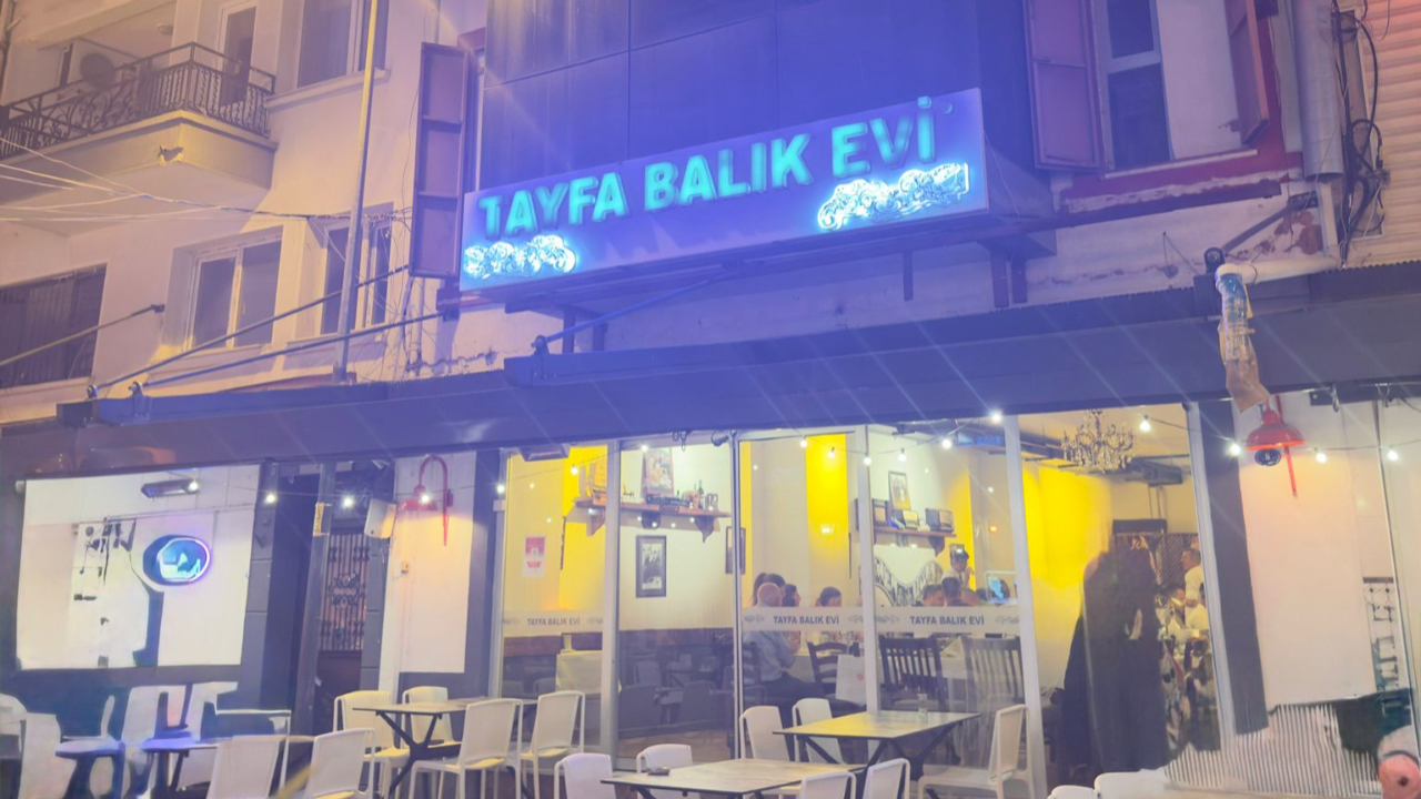 Konak’ta Zabıta Uyuyor, Tarihi Sokak Yangın Tehlikesiyle Karşı Karşıya!
