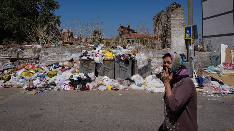 İzmir’de Çöp Yığınları ve Kötü Koku Vatandaşı Rahatsız Ediyor