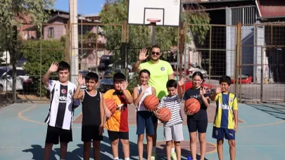 Karabağlar’da Çocuklar Parklarda Sporla Buluşuyor