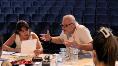 İzmir Şehir Tiyatroları “Cadı Kazanı” İçin Sahneye Hazırlanıyor