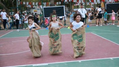 Bayraklı Sokak Festivali’nde Çocuklar Coşkuyla Eğlendi