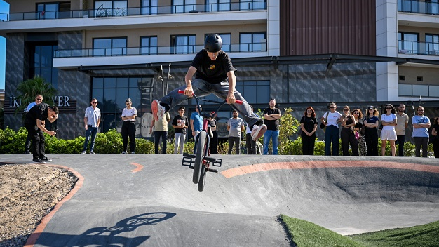 Bornova’da Gençlere Adrenalin Dolu Park