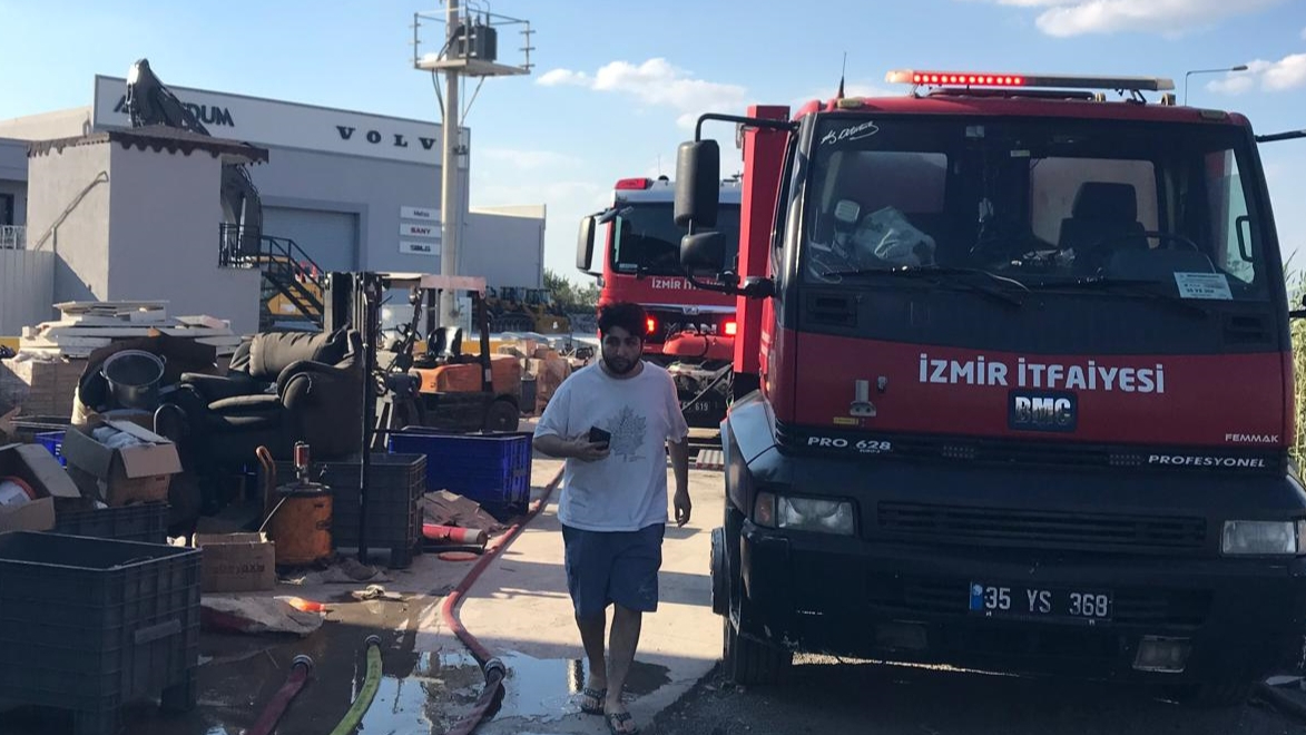 Menemen’de fabrika yangını kontrol altına alındı
