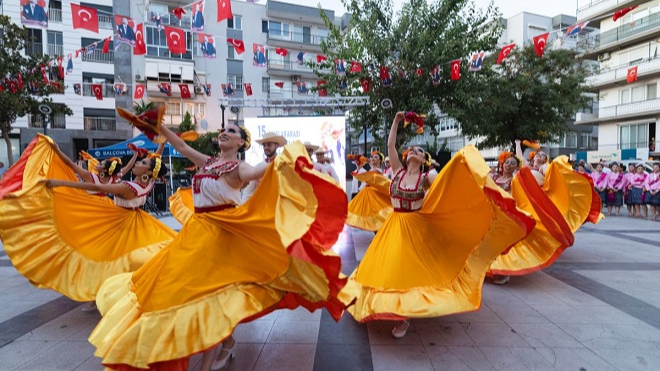 Balçova’da Halk Dansları Festivali Coşkusu