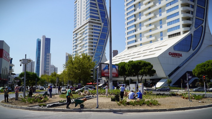 İzmir’in Kavşakları Yeşil ve Sürdürülebilir Hale Geliyor