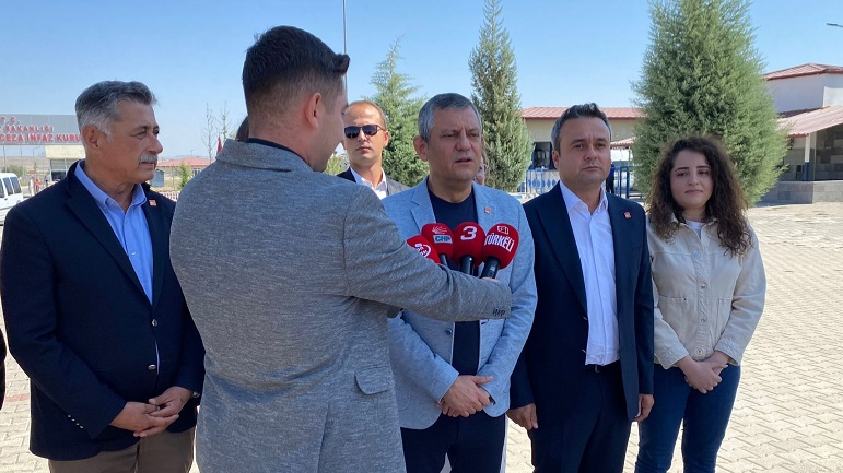 Özel’den Afyon’da tutukluya ziyaret
