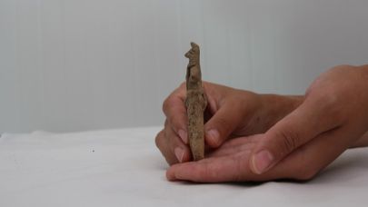 Ulucak Höyüğü’nde 8 Bin Yıllık Kil Figür