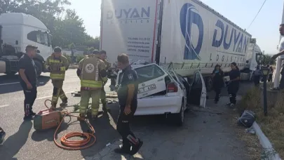 Manisa’da Otomobil Tıra Çarptı: 2 Kardeş Öldü