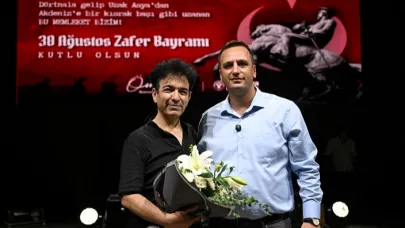 Bornova’da 30 Ağustos coşkusu Oğuz Aksaç konseriyle taçlandı