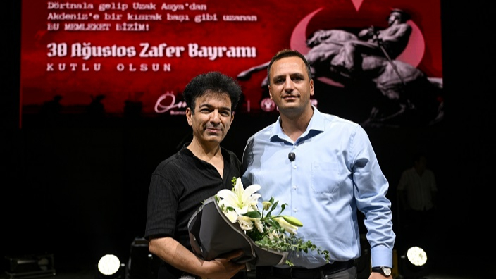 Bornova’da 30 Ağustos coşkusu Oğuz Aksaç konseriyle taçlandı