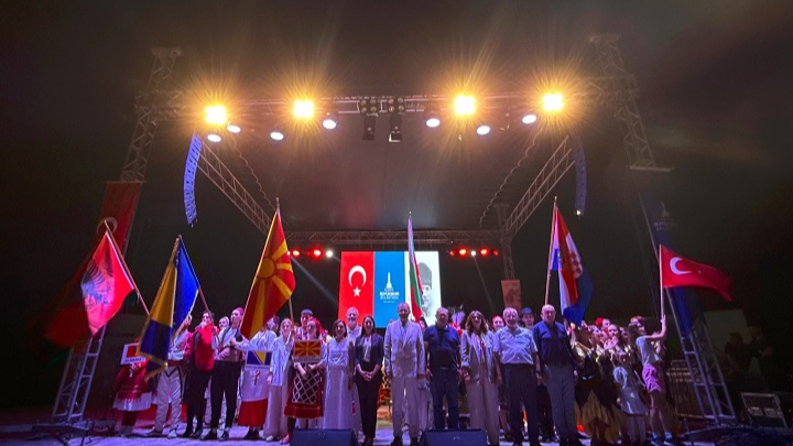 Balkan Dansları Festivali İzmir’de Renkli Devam Ediyor