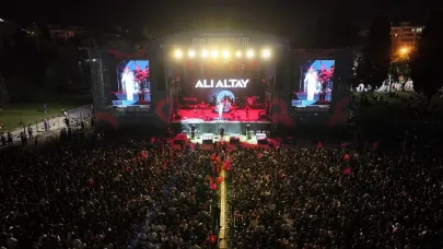 İzmir’de 30 Ağustos Coşkusu Edis ve Ali Altay’la Zirveye Çıktı