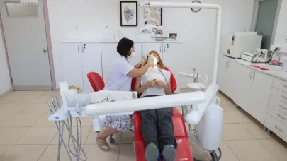 Konaklılar Ücretsiz Diş Kliniğiyle Sağlıklı Gülüşlere Kavuşuyor