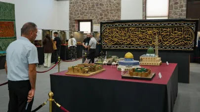 İzmir’de “Mukaddes Emanetler” Sergisi Açıldı
