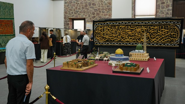 İzmir’de “Mukaddes Emanetler” Sergisi Açıldı