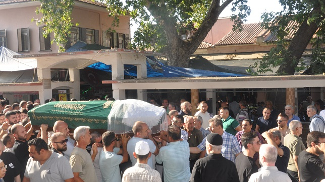 İzmir’de düşen eğitim uçağında hayatını kaybeden pilot toprağa verildi